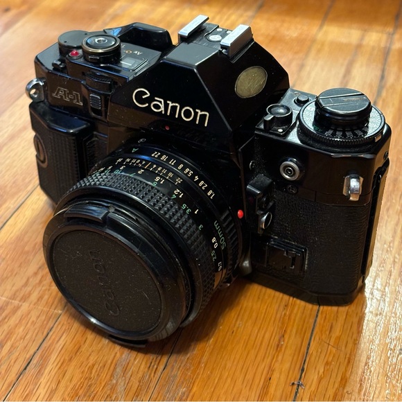 Canon A-1 vintage film camera - Picture 1 of 5